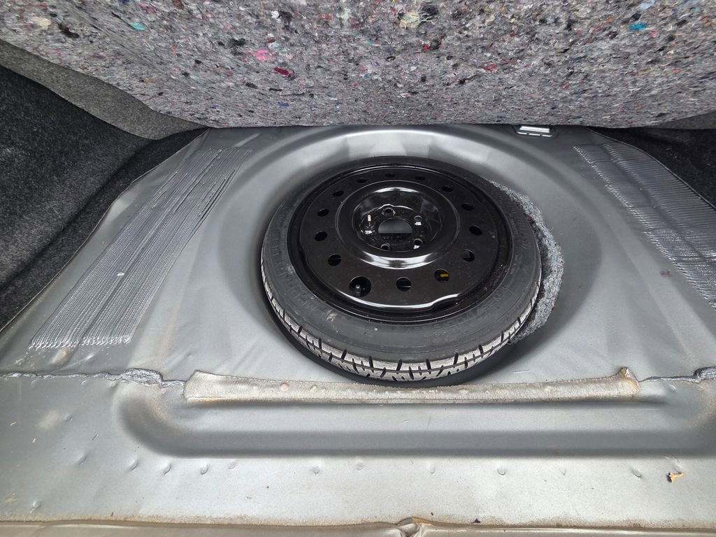 Used 2011 Chevrolet Impala LT image 23