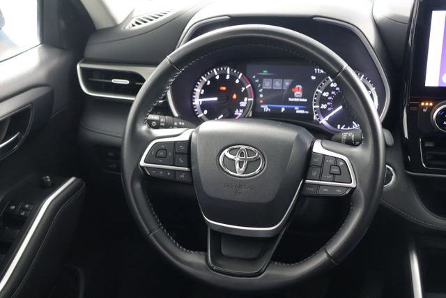 Used 2023 Toyota Highlander XLE image 10