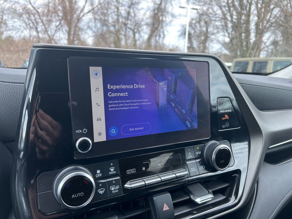 Used 2023 Toyota Highlander LE image 9