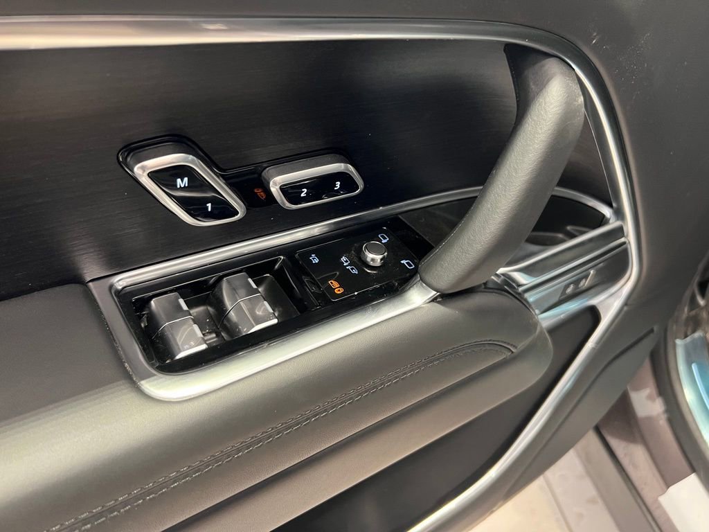 New 2025 Land Rover Range Rover Long Wheelbase SE image 31