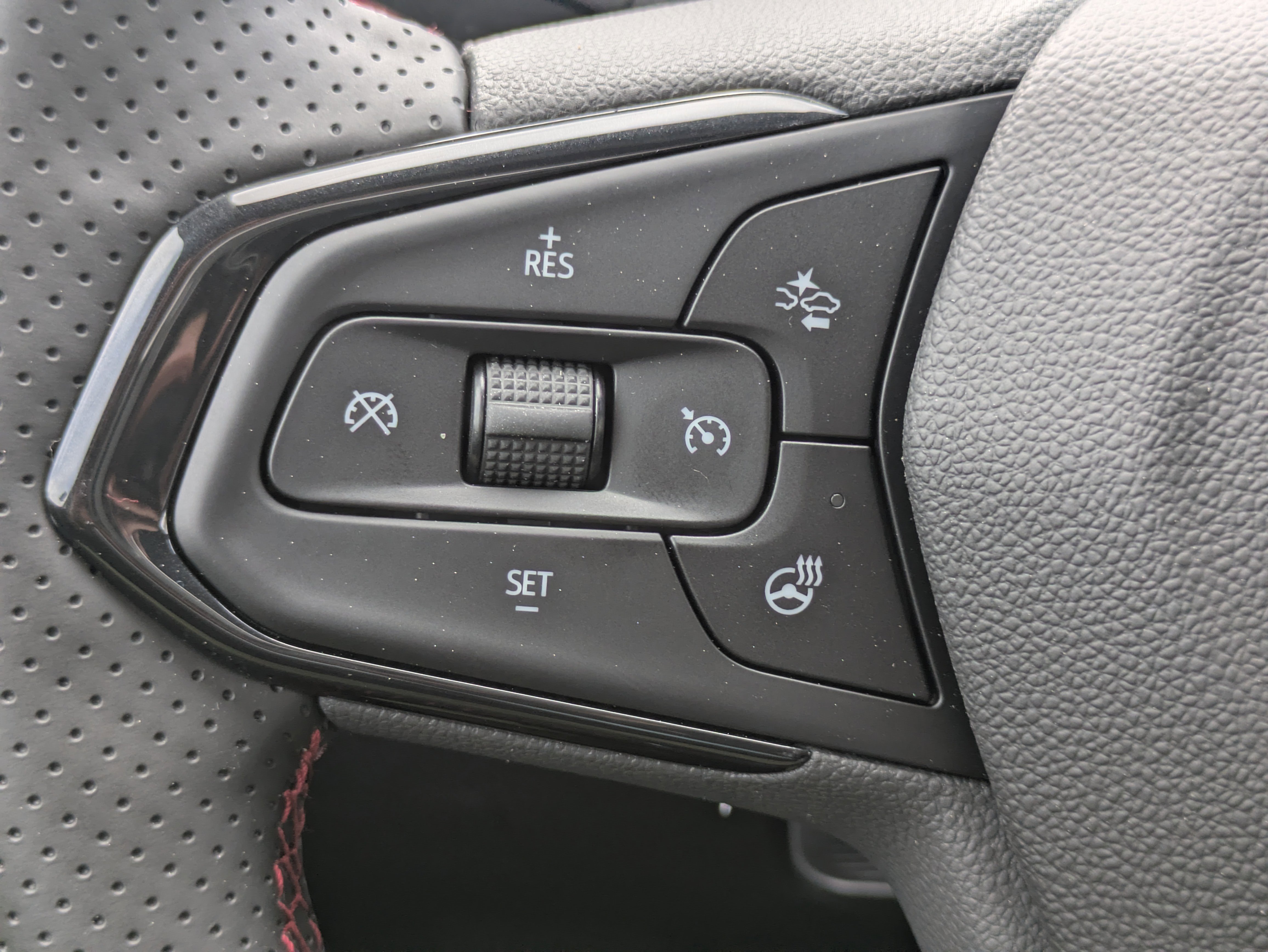 New 2026 Chevrolet Trax RS image 25