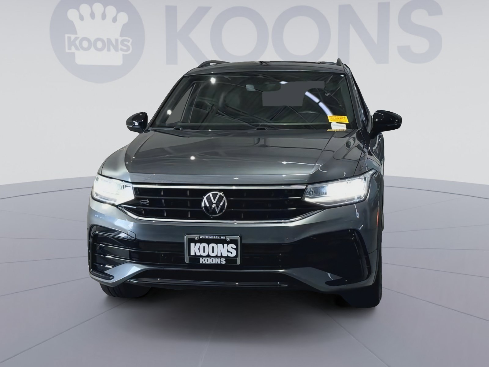 Used 2024 Volkswagen Tiguan SE R-Line AWD/4WD image 4