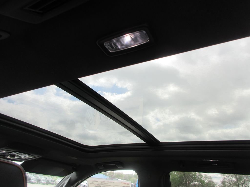 New 2026 GMC Yukon AT4 AWD/4WD image 14