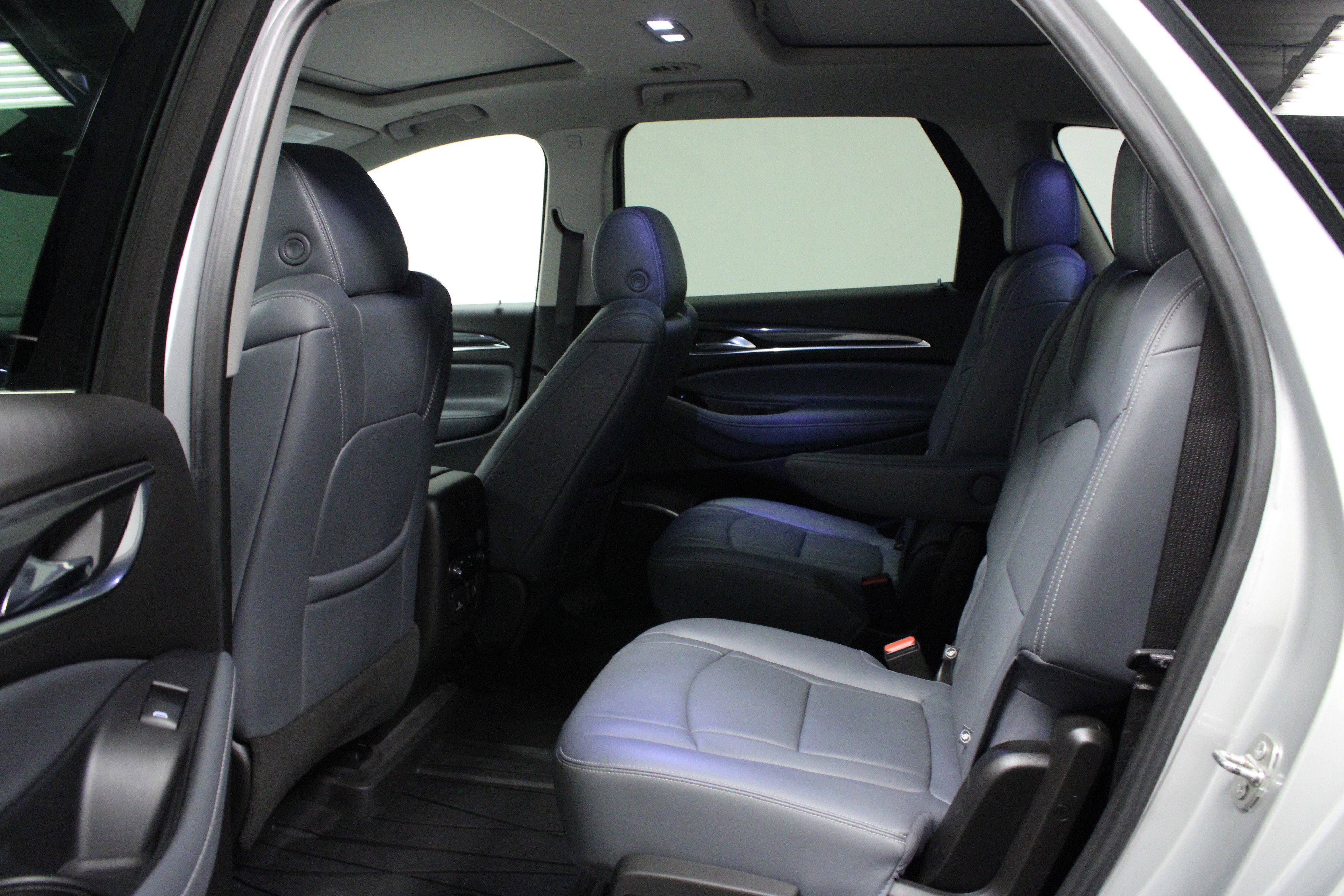 Used 2021 Buick Enclave Premium w/ Sun and Sites Package image 13