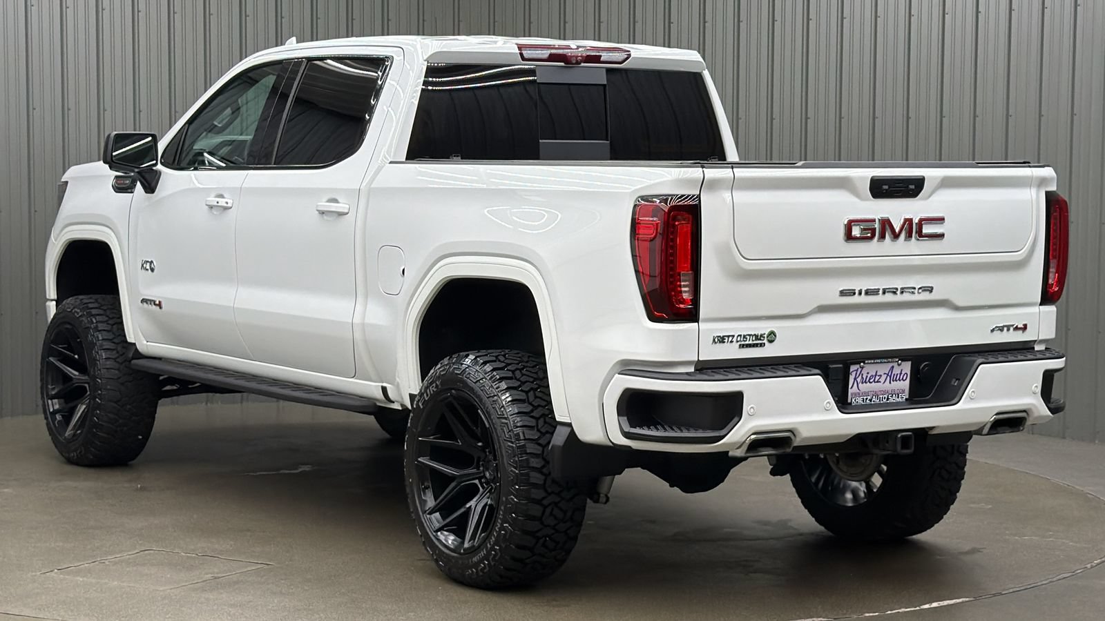 Used 2024 GMC Sierra 1500 AT4 w/ Technology Package AWD/4WD image 3