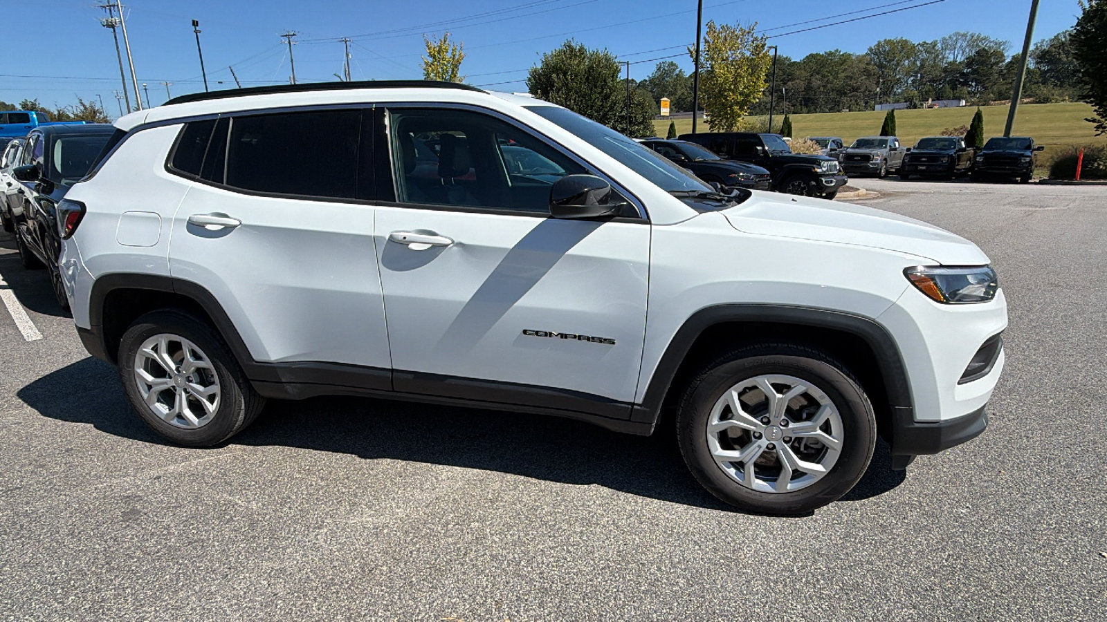 Used 2024 Jeep Compass Latitude AWD/4WD image 7