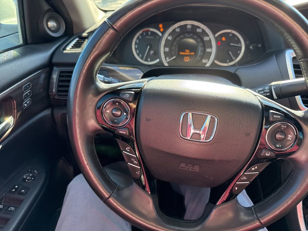 Used 2017 Honda Accord Touring image 21