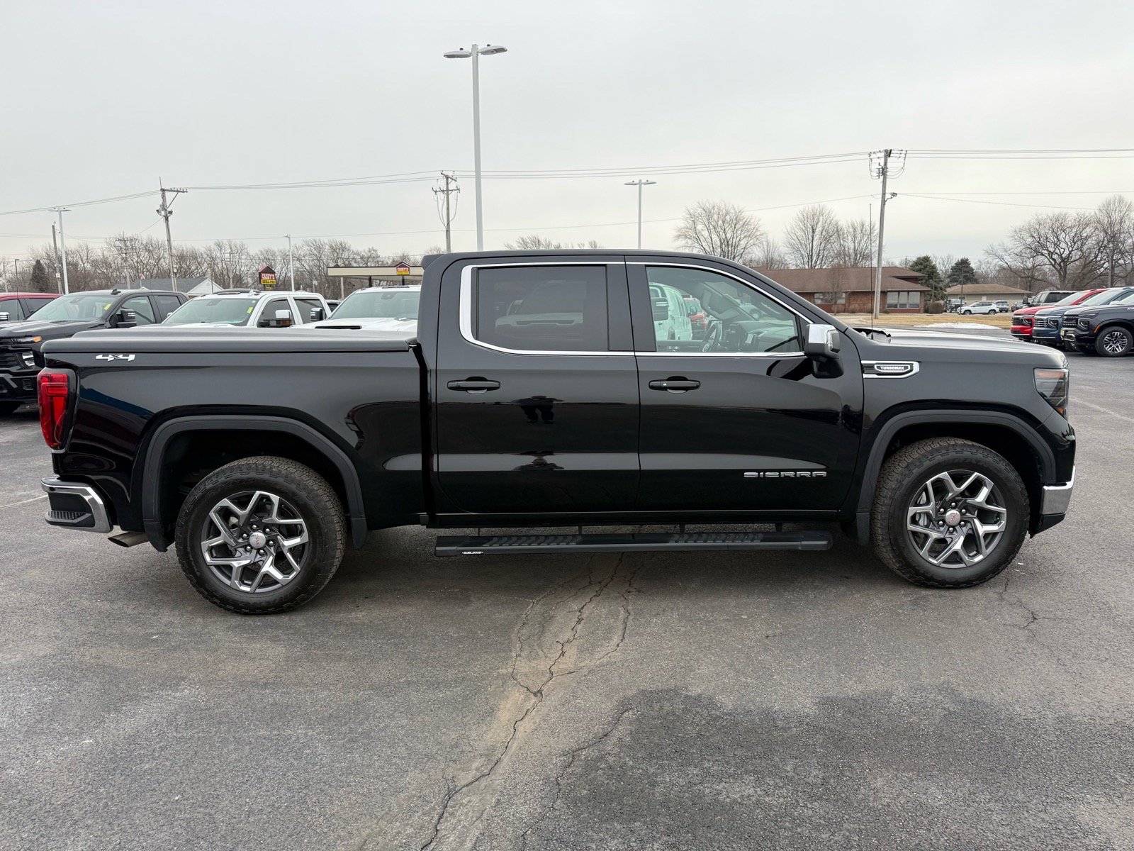 Used 2025 GMC Sierra 1500 SLE w/ Preferred Package AWD/4WD image 6