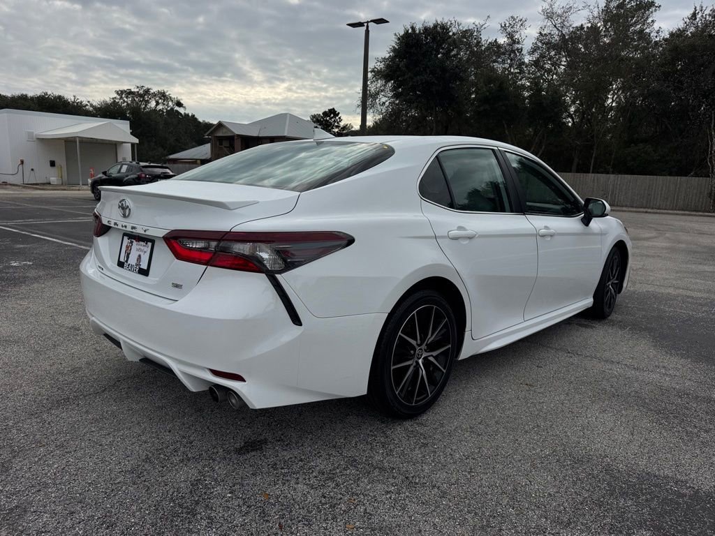 Used 2024 Toyota Camry SE image 9