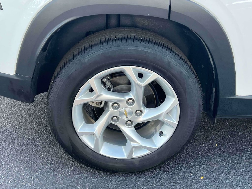 Used 2024 Chevrolet Trax LS w/ LS Convenience Package FWD image 9