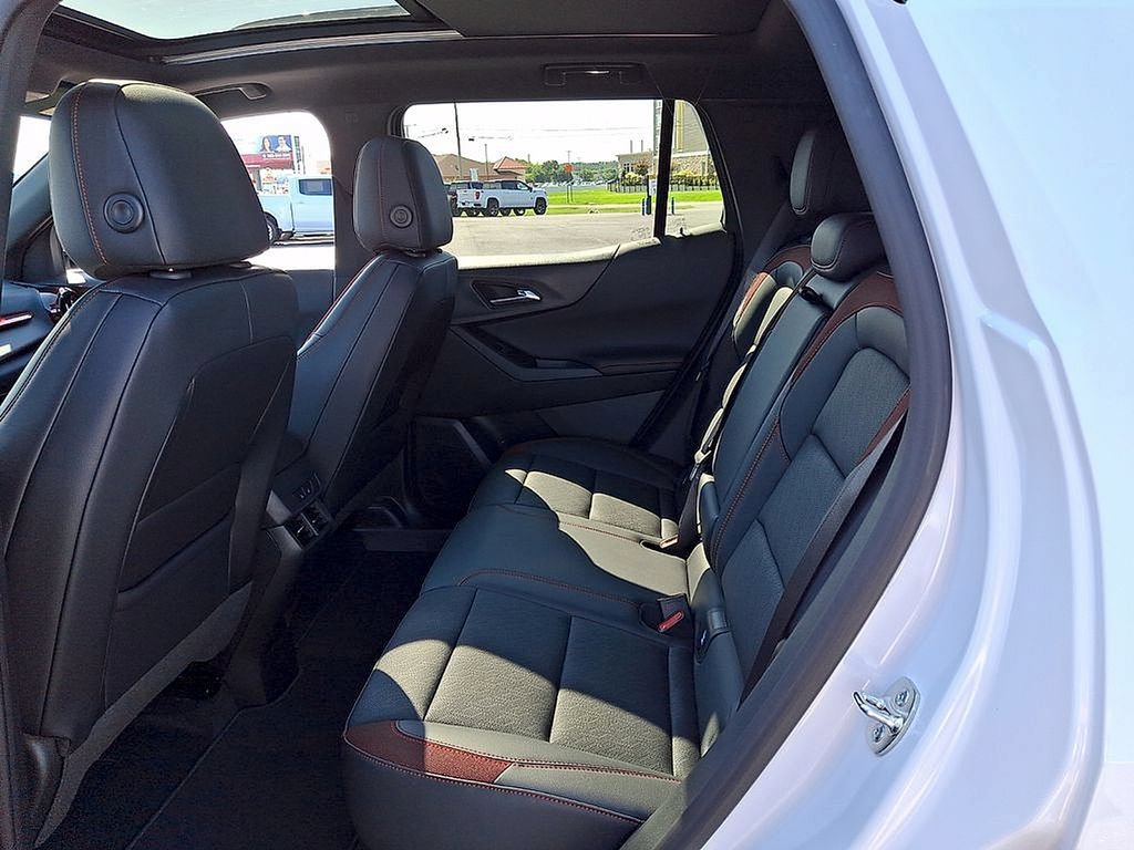 New 2027 Chevrolet Equinox RS w/ Convenience Package III FWD image 7