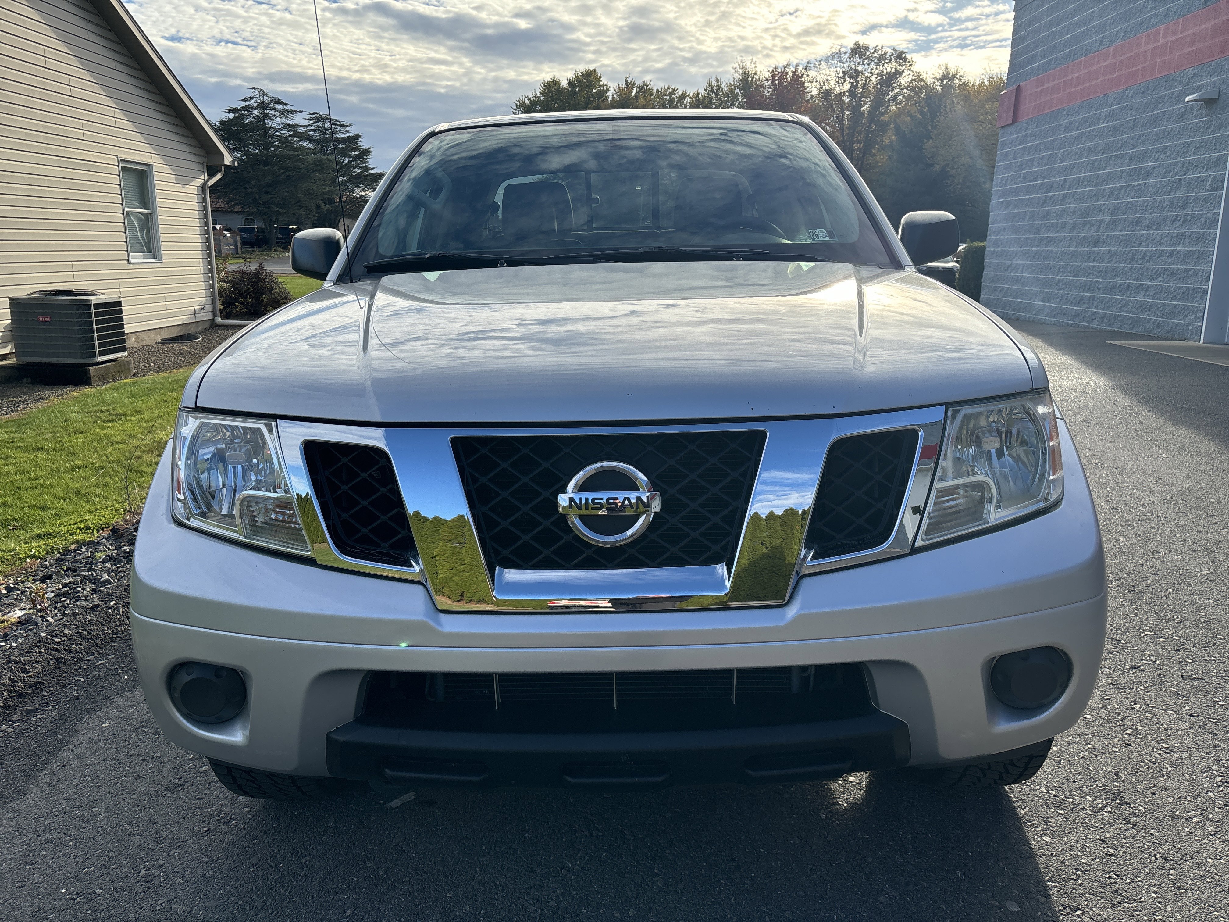 Used 2019 Nissan Frontier SV image 8
