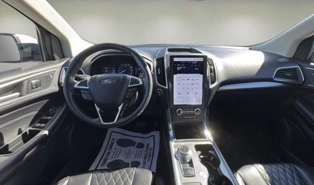 Used 2024 Ford Edge Titanium AWD/4WD image 3