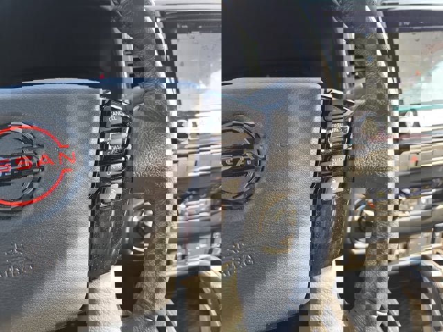 Used 2022 Nissan Frontier PRO-4X w/ Pro-4X Premium Package image 22