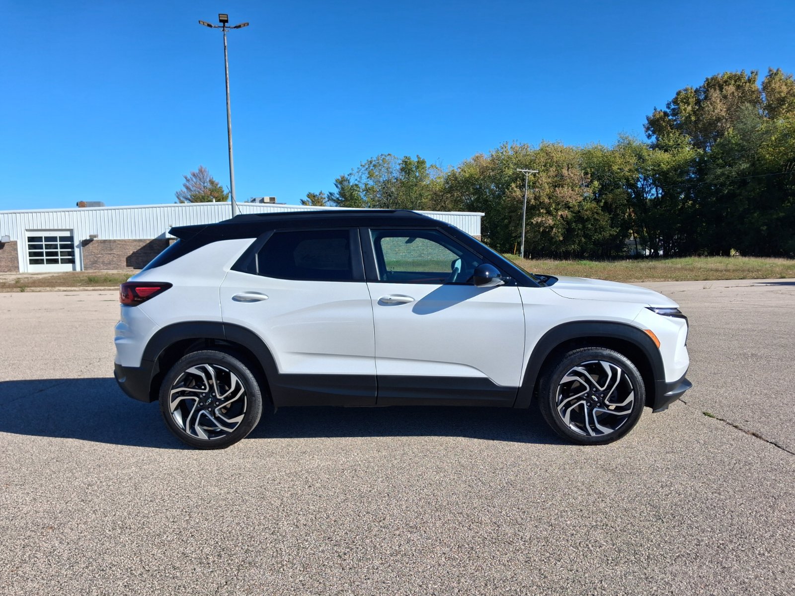 Used 2025 Chevrolet TrailBlazer RS w/ Convenience Package AWD/4WD image 6