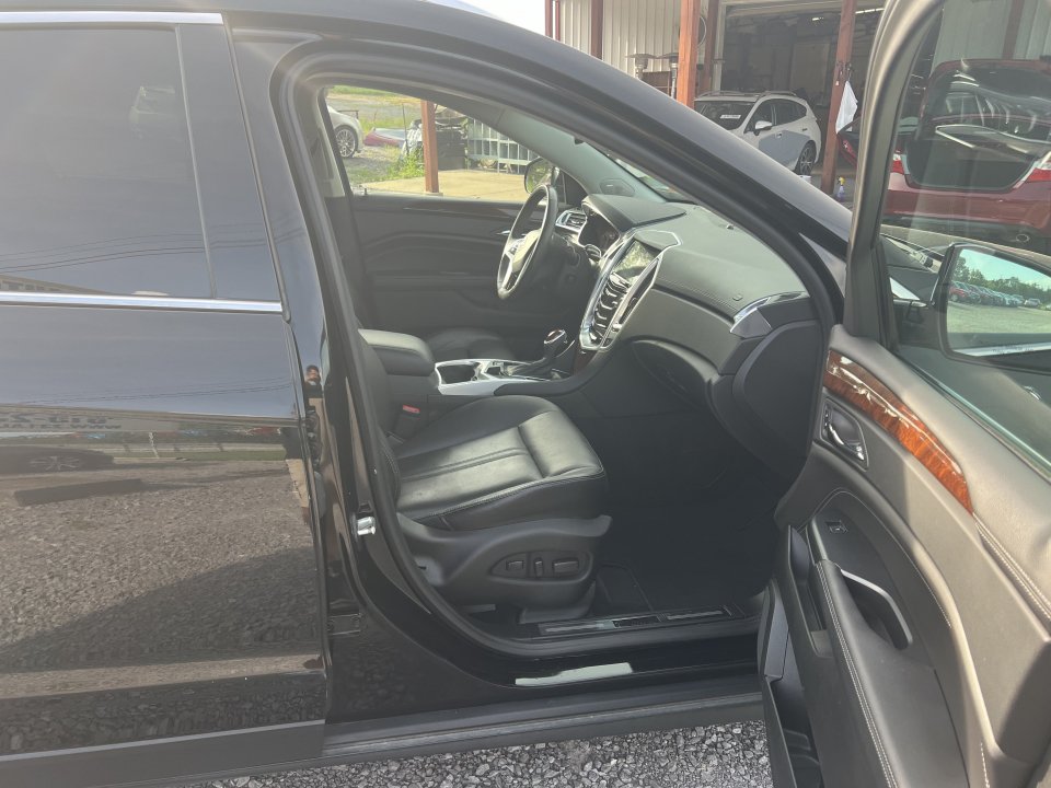 Used 2014 Cadillac SRX Luxury w/ Driver Awareness Package AWD/4WD image 18
