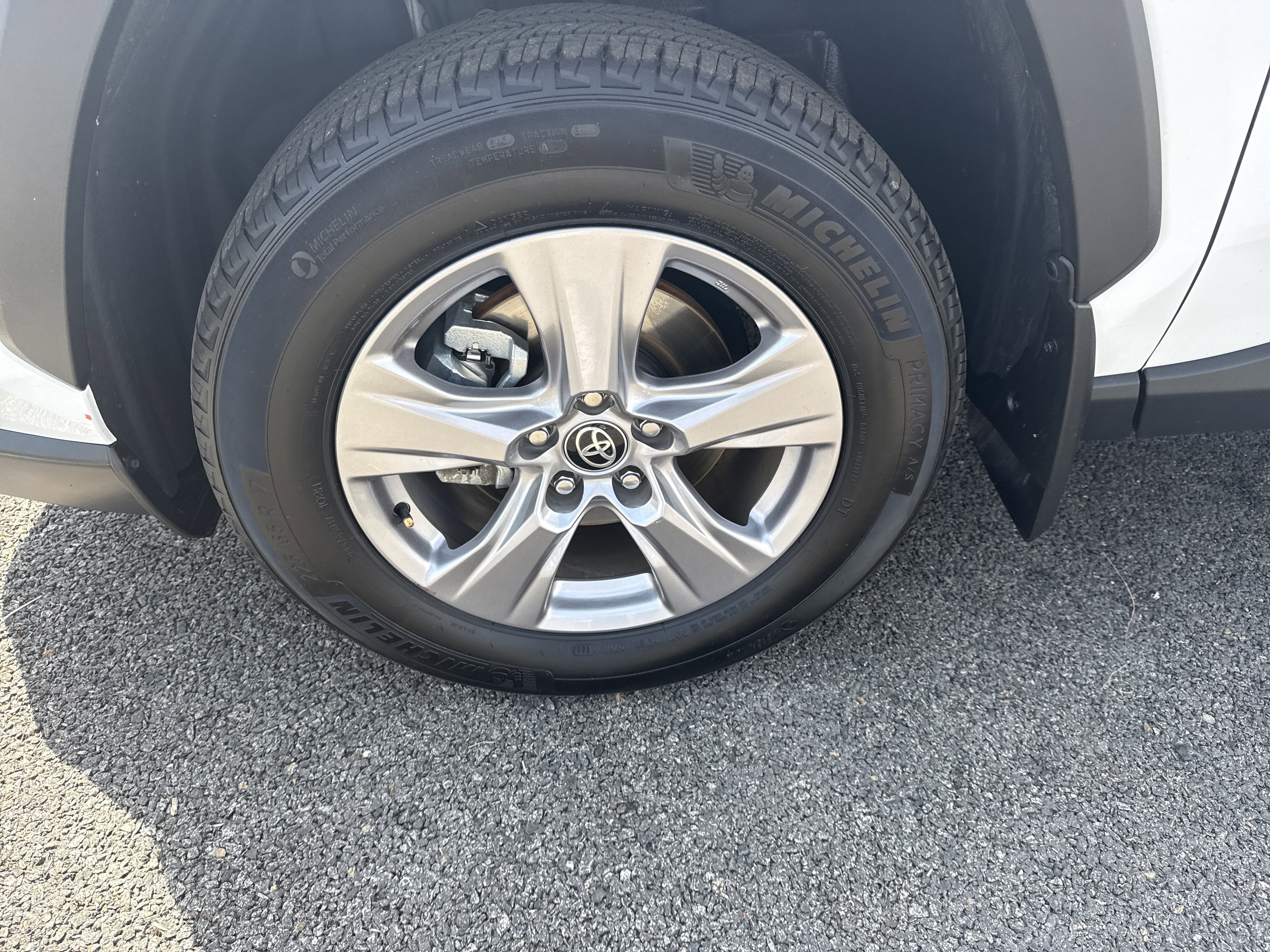 Used 2025 Toyota RAV4 XLE image 9