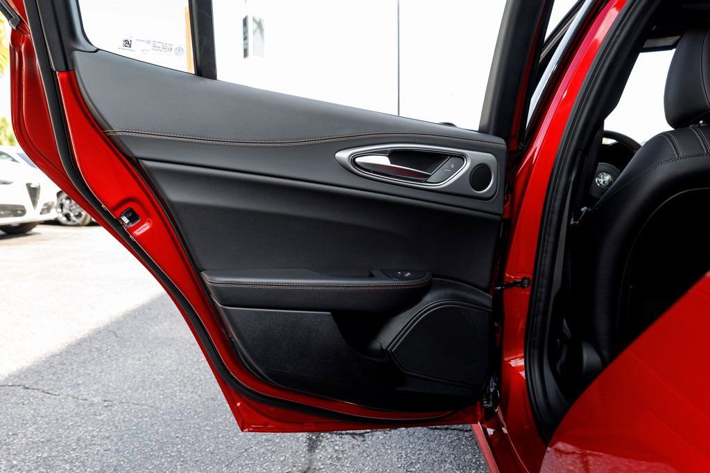 New 2025 Alfa Romeo Giulia AWD w/ Driving Assist Package image 33