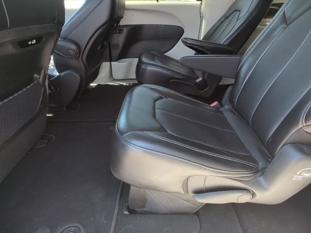 Used 2024 Chrysler Pacifica Touring-L FWD image 24