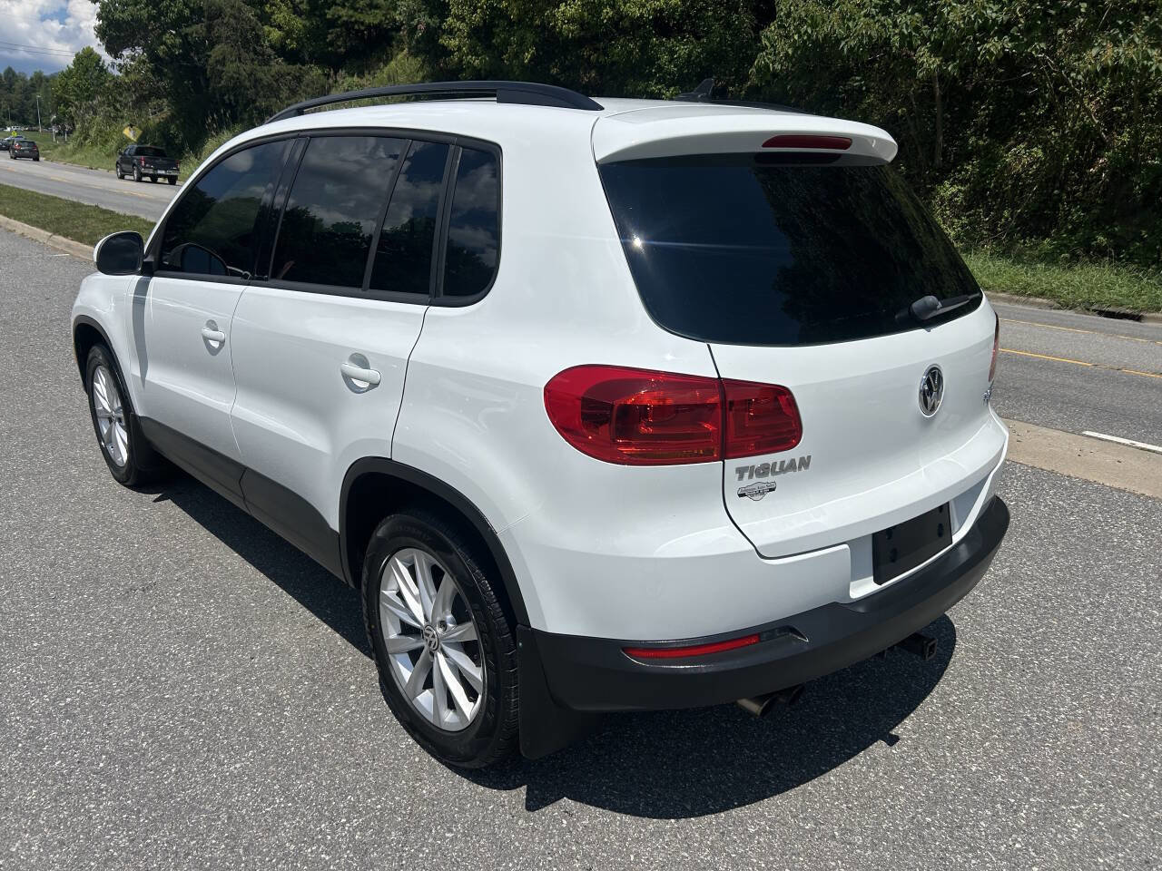 Used 2015 Volkswagen Tiguan SE image 7