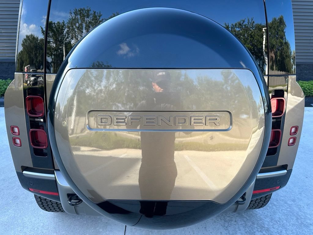 Used 2023 Land Rover Defender 110 X-Dynamic SE AWD/4WD image 14