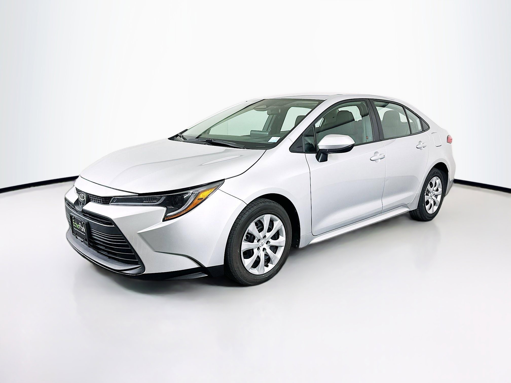 Used 2023 Toyota Corolla LE image 3