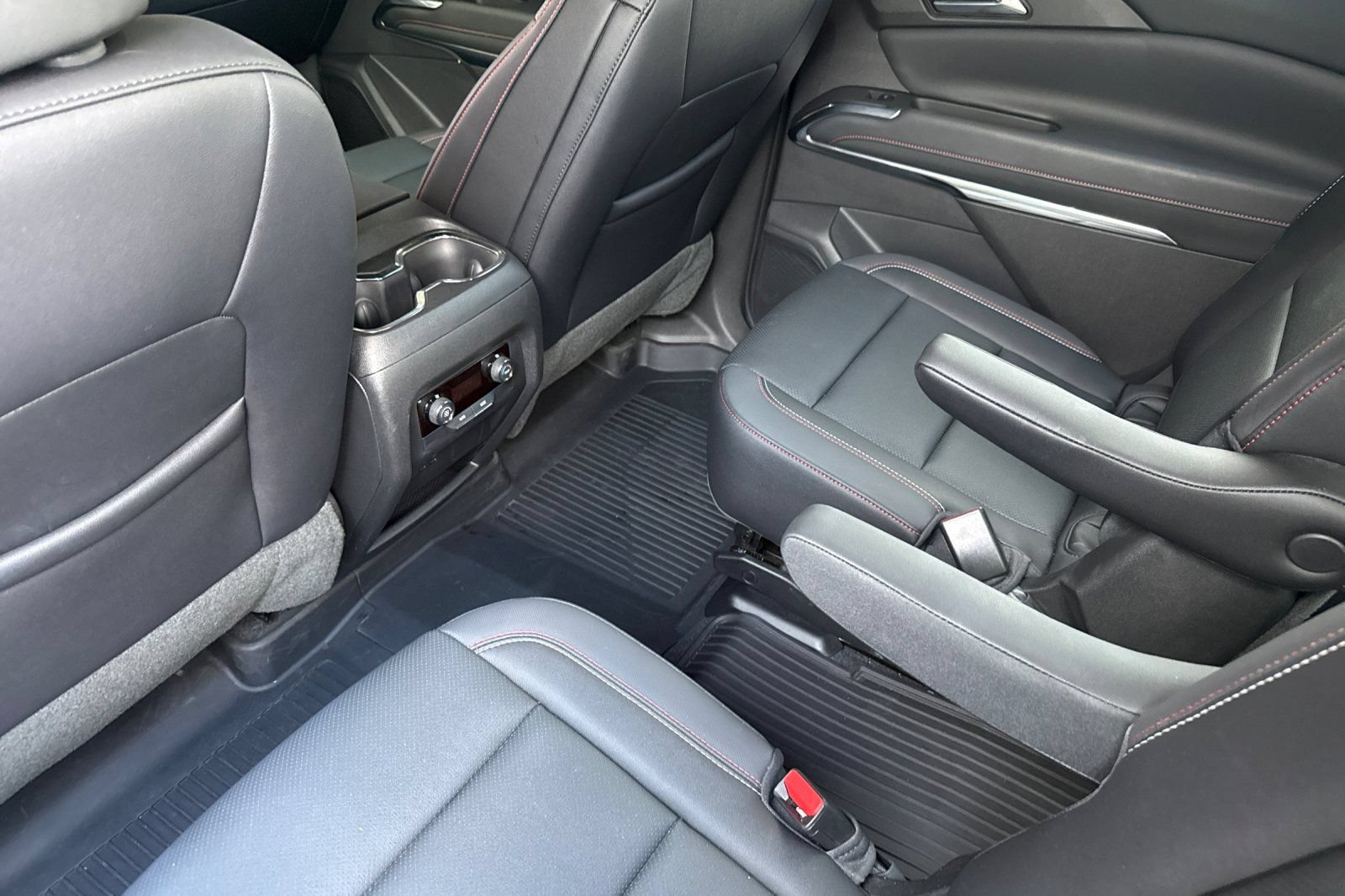 Used 2025 Chevrolet Traverse Z71 AWD/4WD image 13