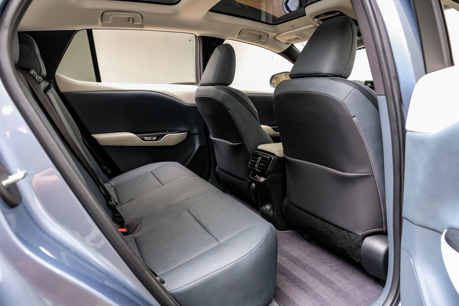 Used 2023 Lexus RZ 450e Premium image 40