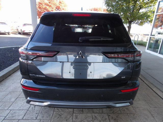 New 2025 Mitsubishi Outlander SE image 6