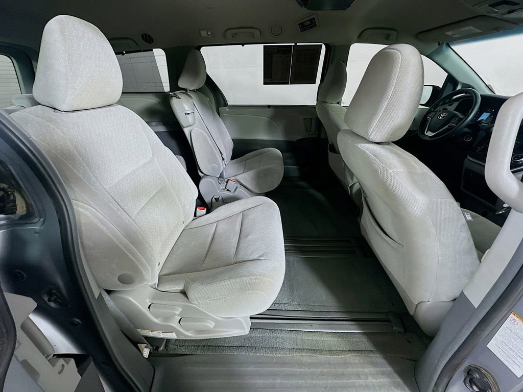 Used 2017 Toyota Sienna LE image 11