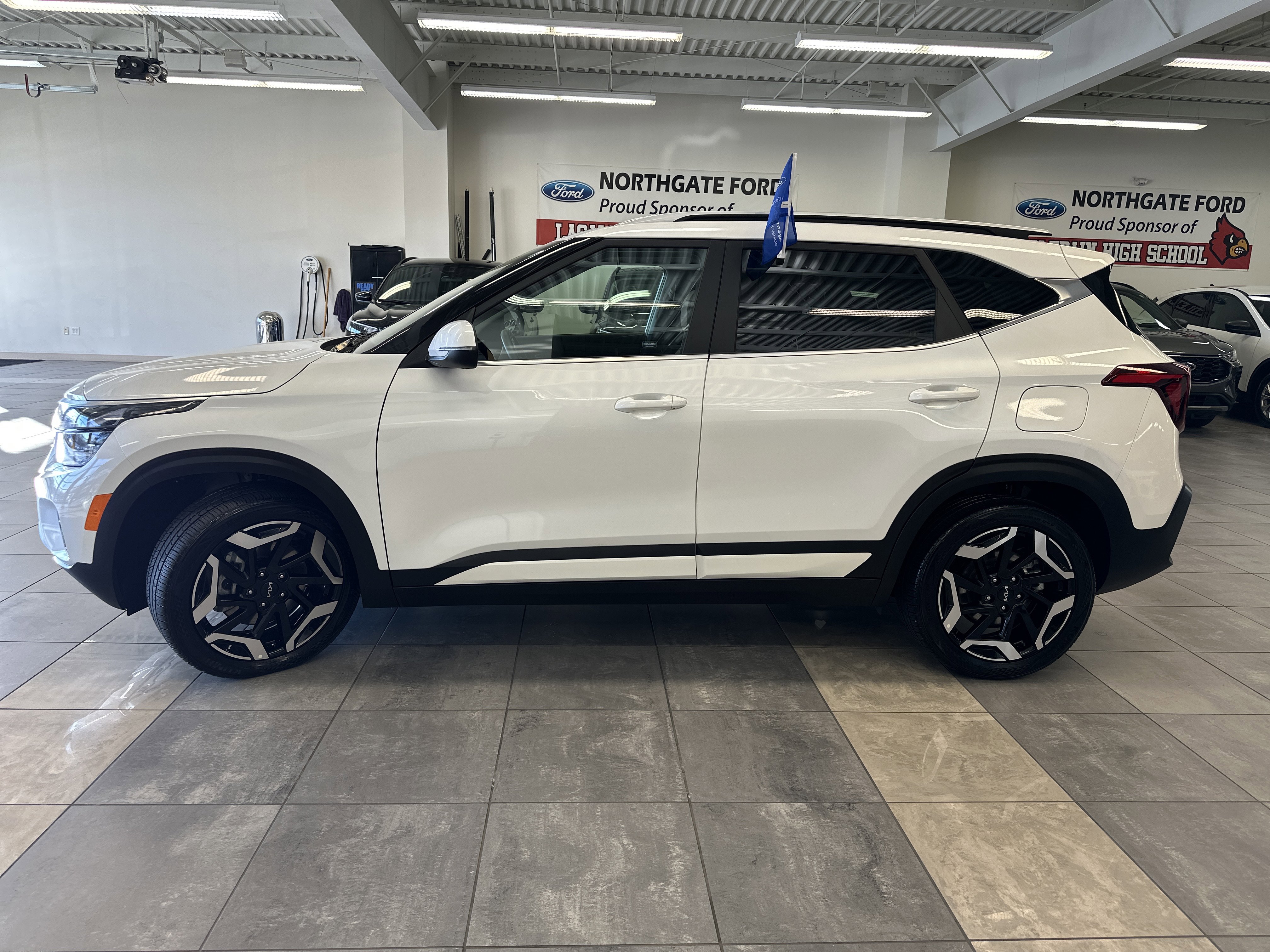 Used 2024 Kia Seltos SX w/ SX Sunroof Package image 17