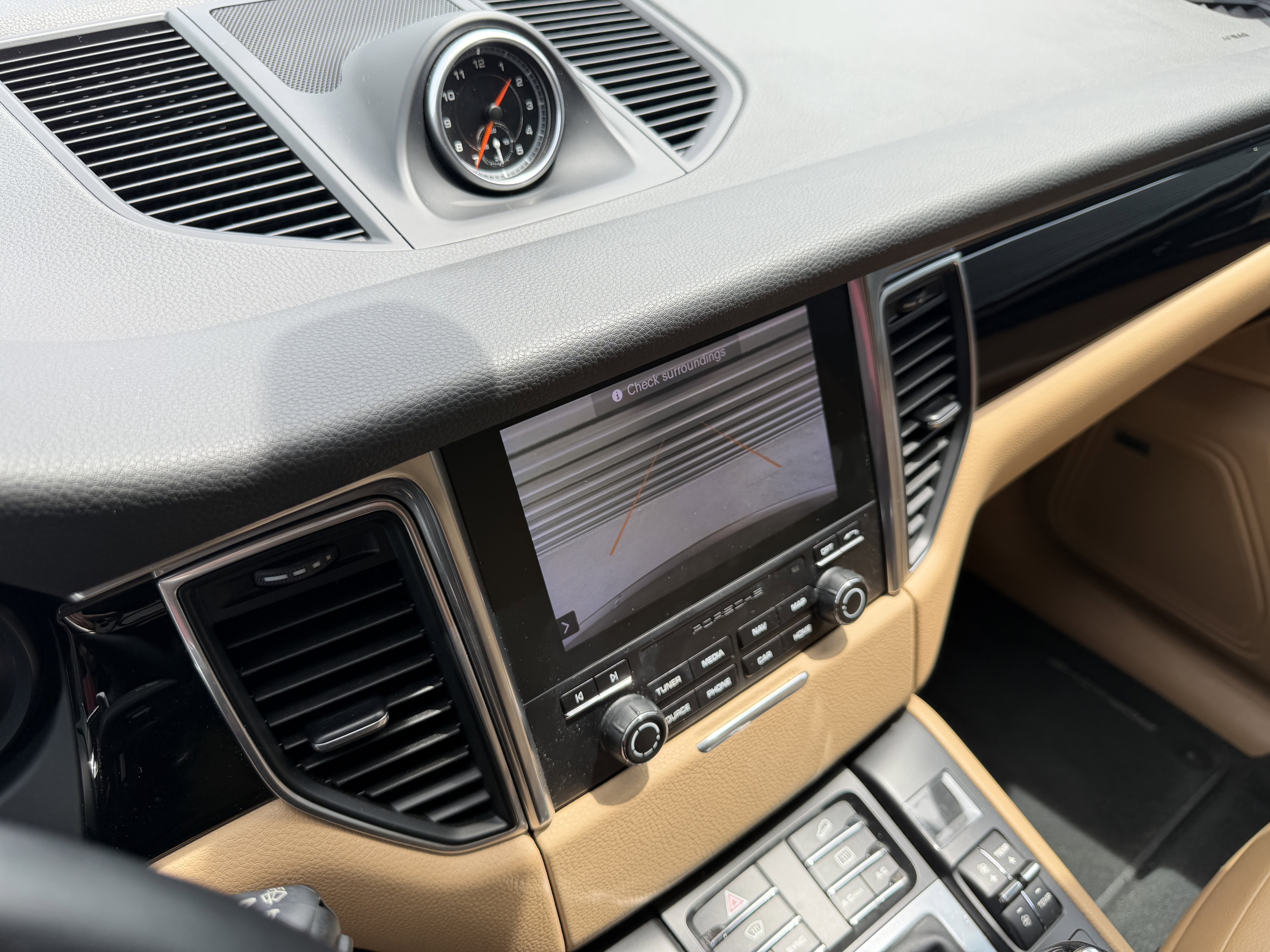 Used 2018 Porsche Macan AWD/4WD image 32