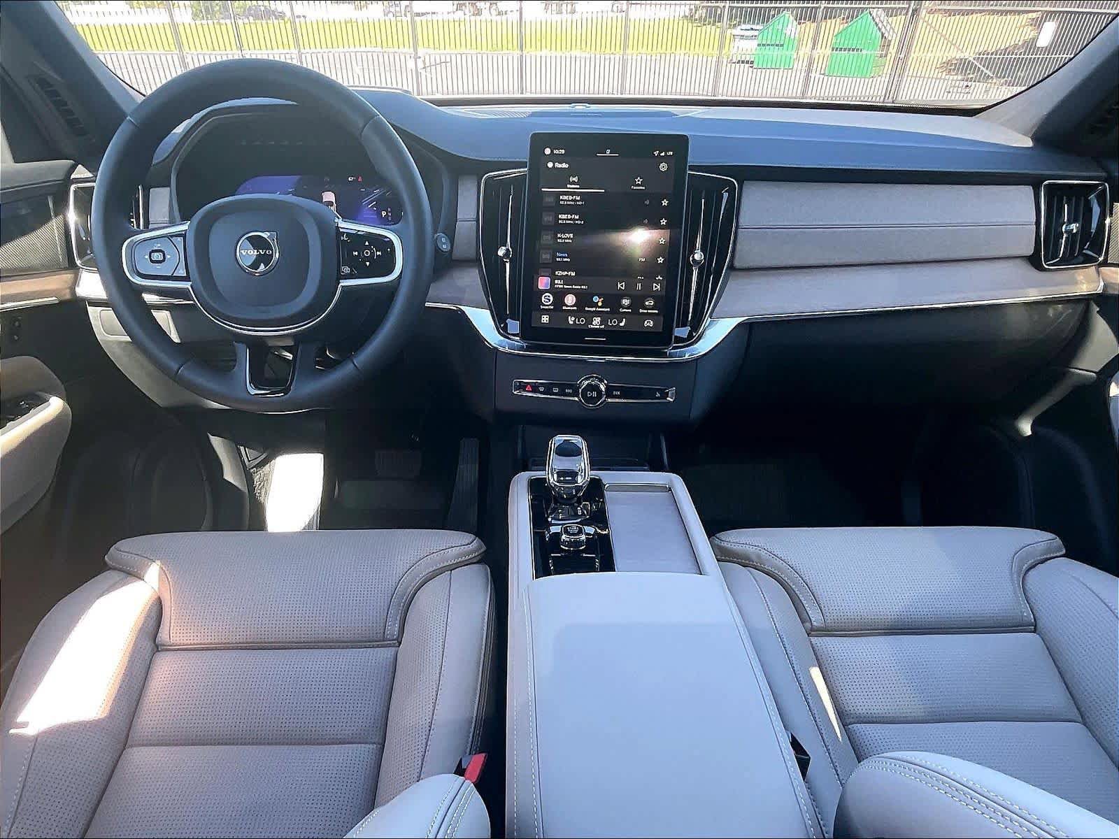 New 2026 Volvo XC90 B6 Ultra w/ Protection Package AWD/4WD image 7