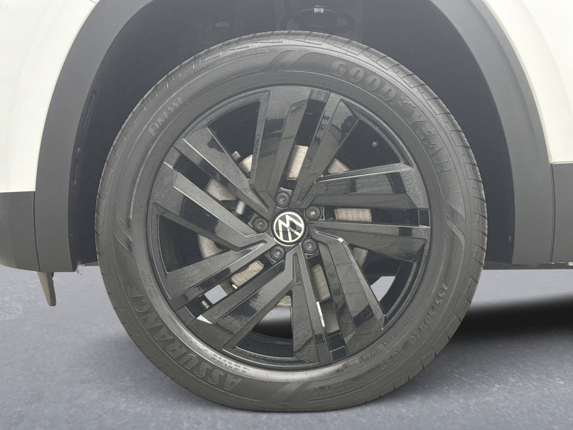 Used 2023 Volkswagen Atlas Cross Sport SE AWD/4WD image 24