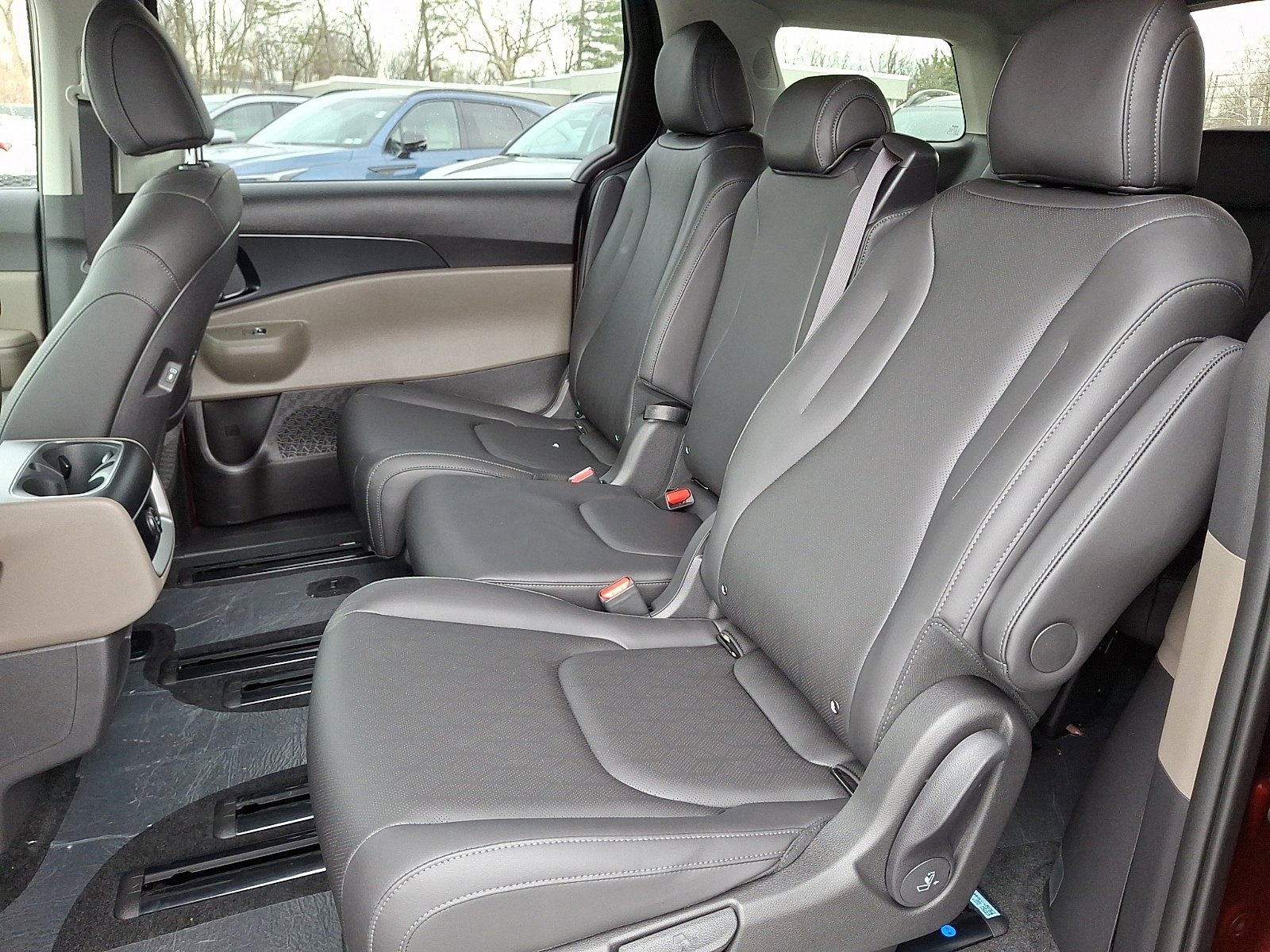 New 2026 Kia Carnival FWD image 8