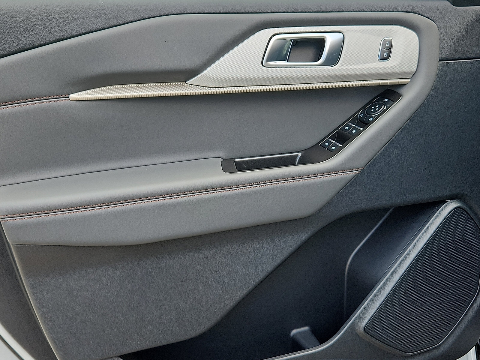 New 2026 Ford Explorer Active AWD/4WD image 9