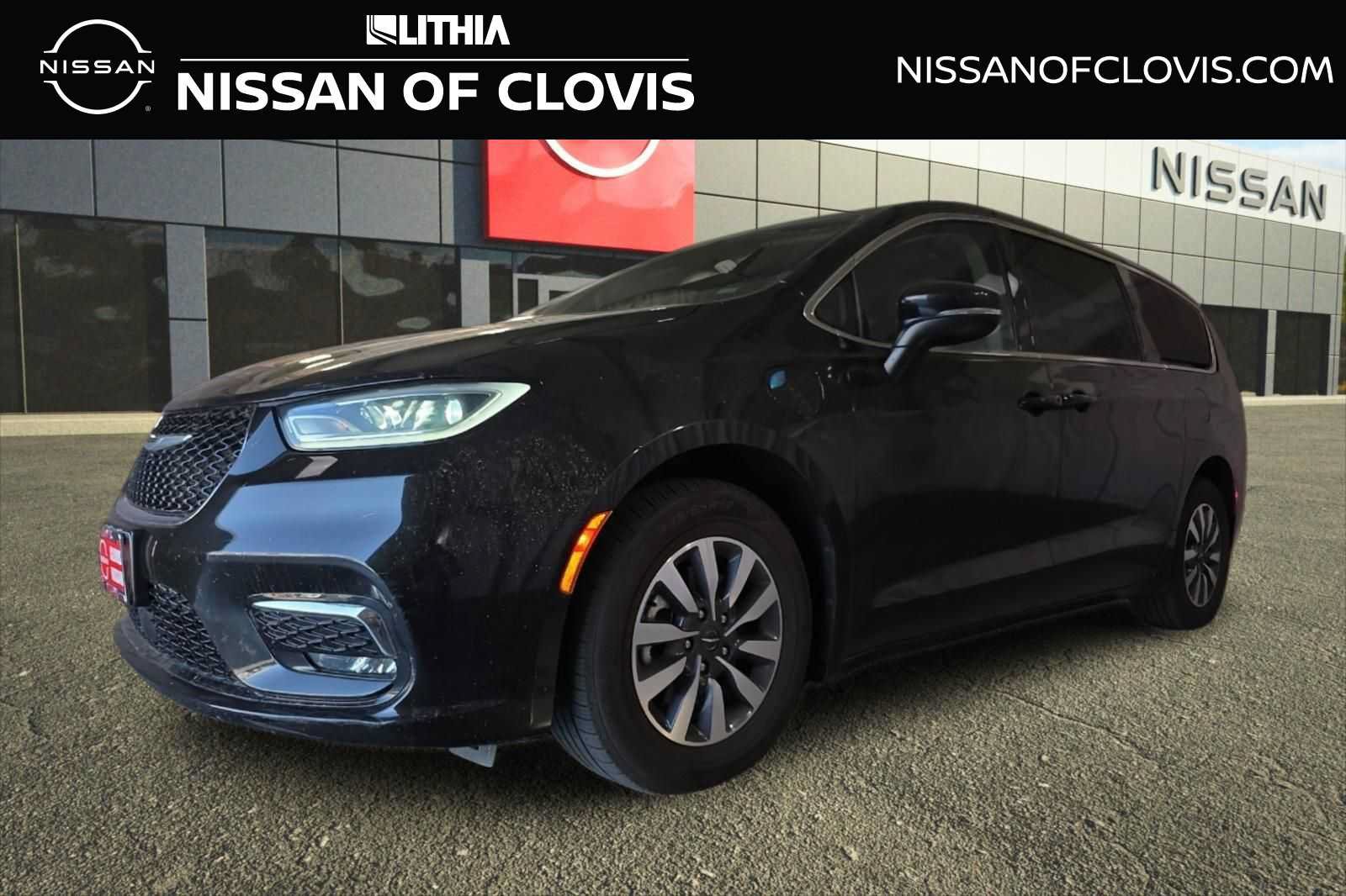 Used 2023 Chrysler Pacifica Touring-L