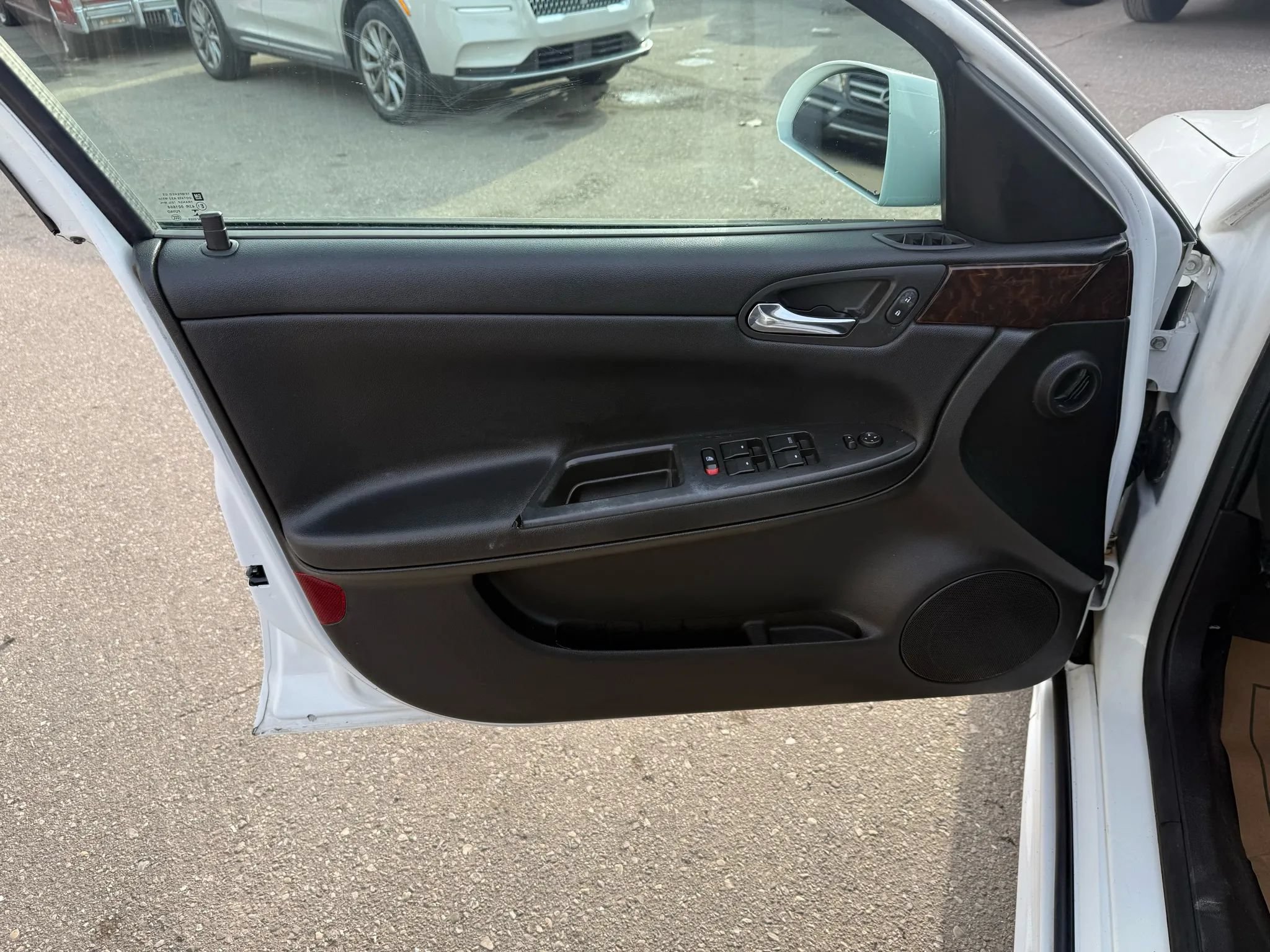 Used 2016 Chevrolet Impala LT FWD image 18