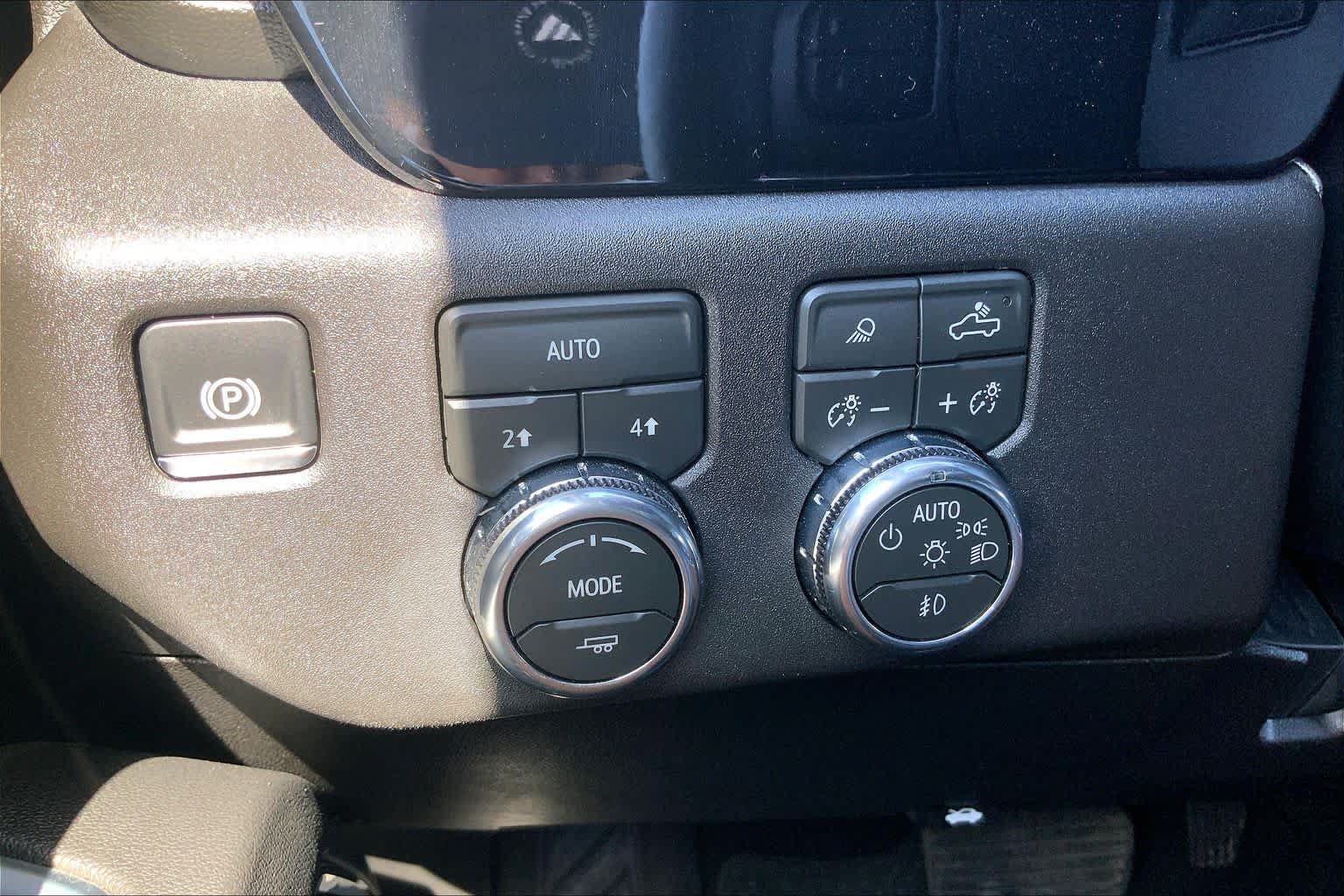 Used 2026 GMC Sierra 1500 SLT AWD/4WD image 29
