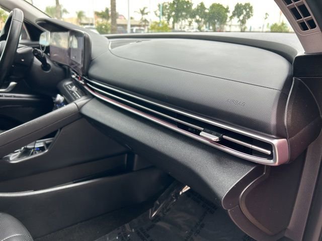 Certified 2023 Hyundai Elantra Limited image 35
