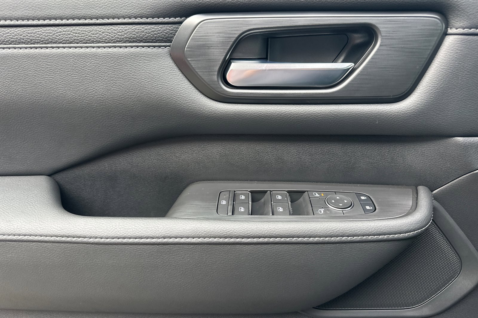 New 2026 Nissan Armada SV image 11