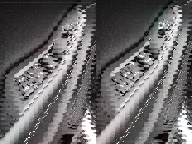 New 2025 Jeep Grand Cherokee Altitude image 34