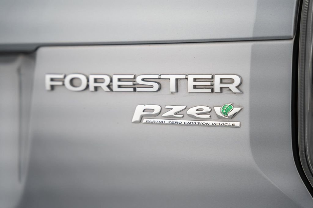 Used 2017 Subaru Forester 2.5i Limited AWD/4WD image 10