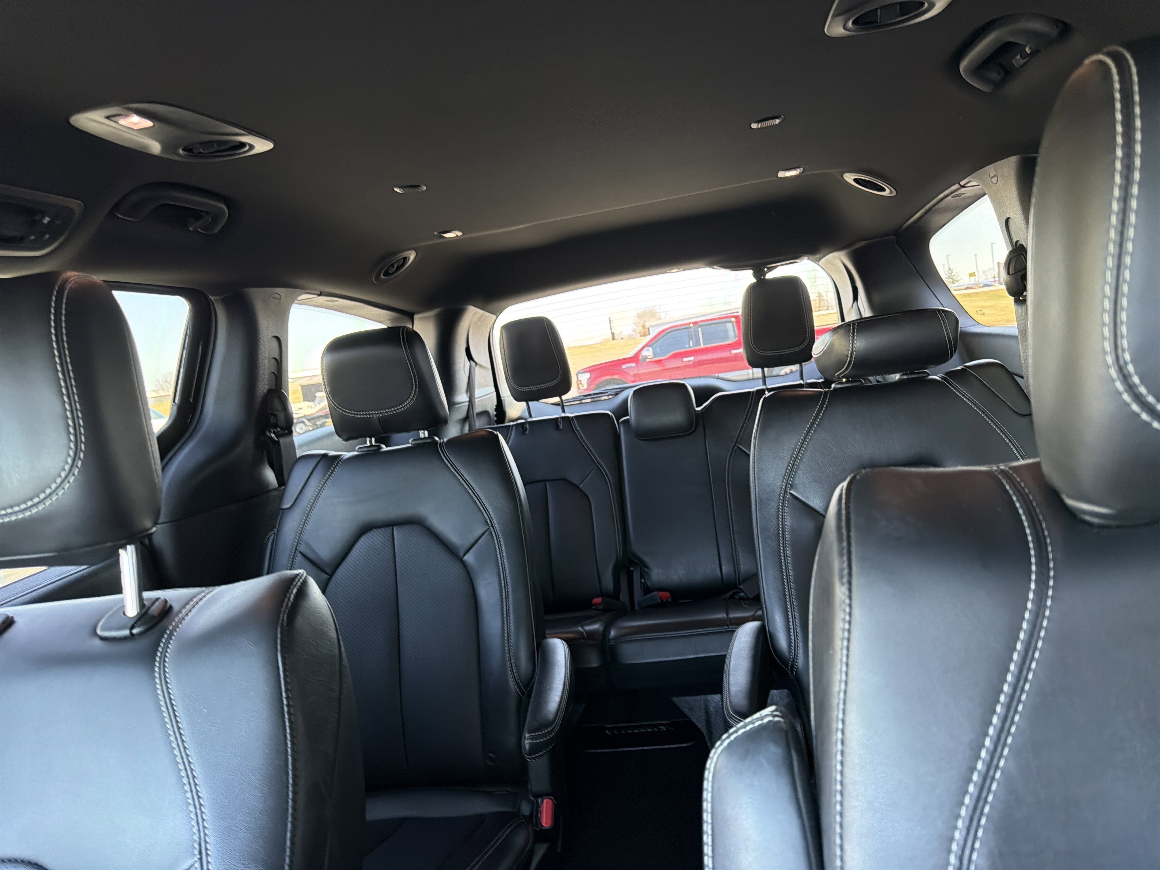 Used 2025 Chrysler Pacifica Select FWD image 47