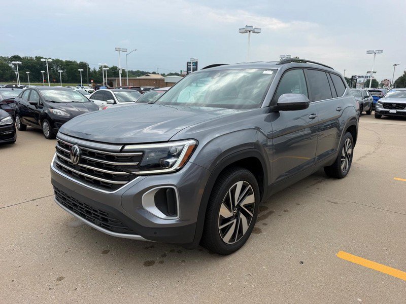 Used 2025 Volkswagen Atlas SE AWD/4WD image 7