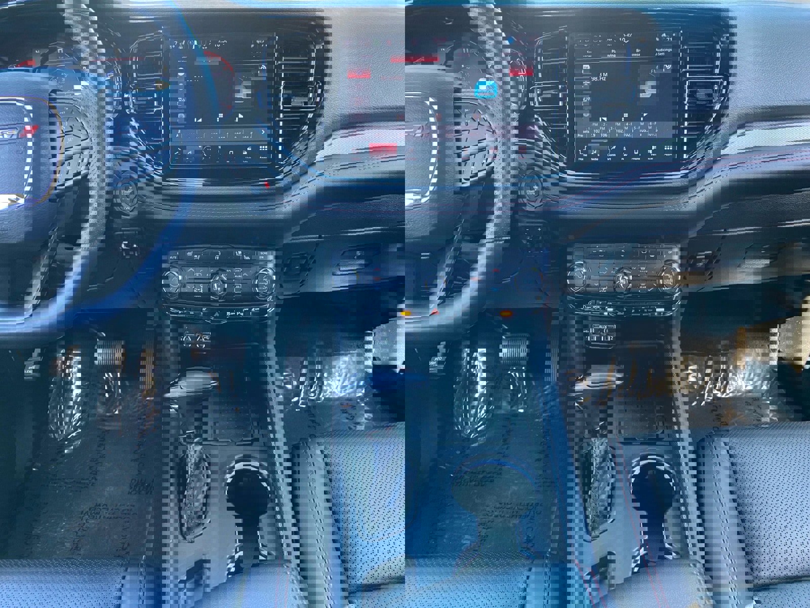 Used 2025 Dodge Durango GT image 11