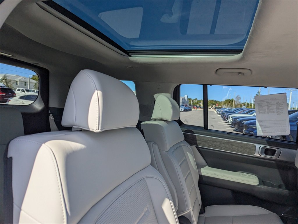Used 2025 Hyundai Santa Fe Calligraphy image 14