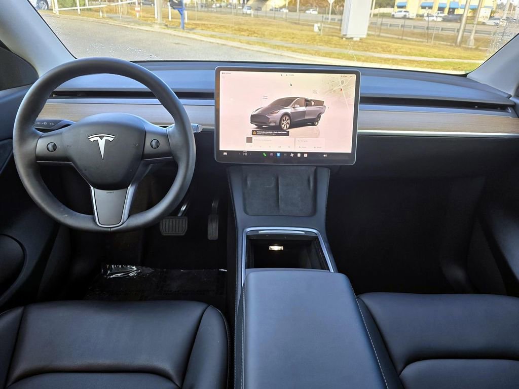 Used 2022 Tesla Model Y Long Range image 11