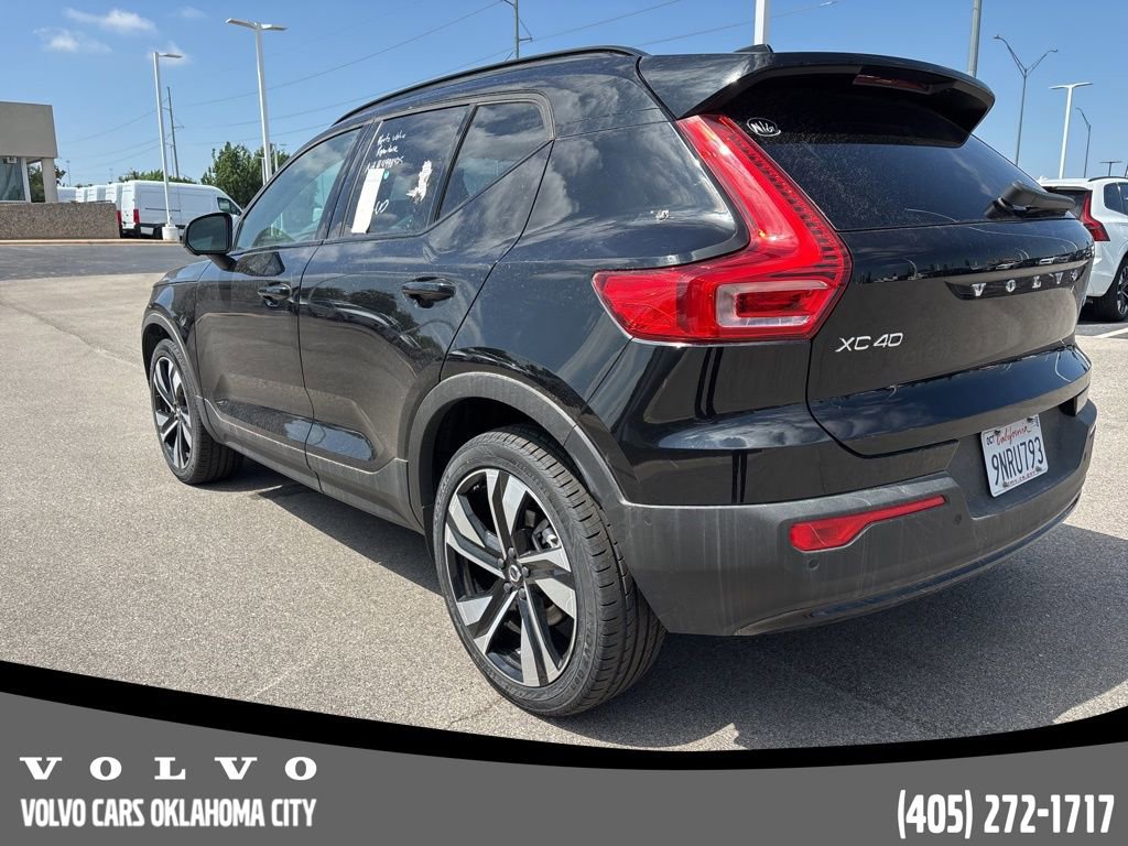 Used 2025 Volvo XC40 B5 Plus image 3