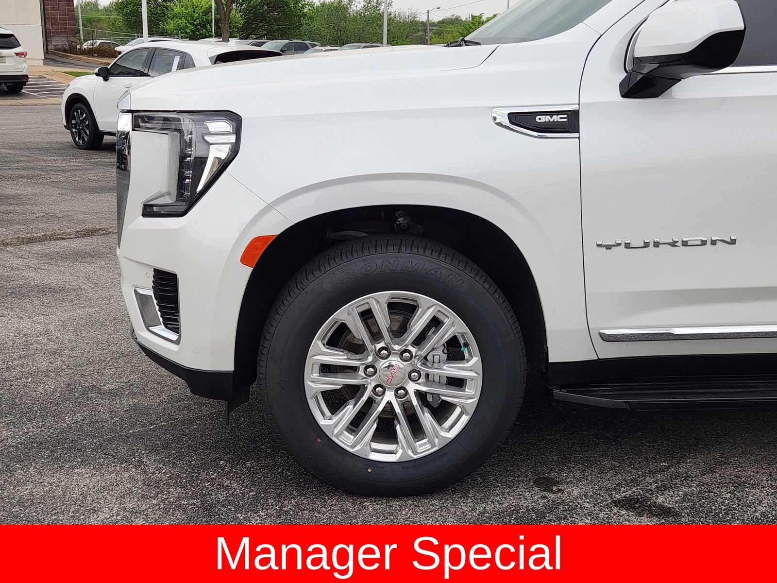 Used 2024 GMC Yukon SLT AWD/4WD image 9